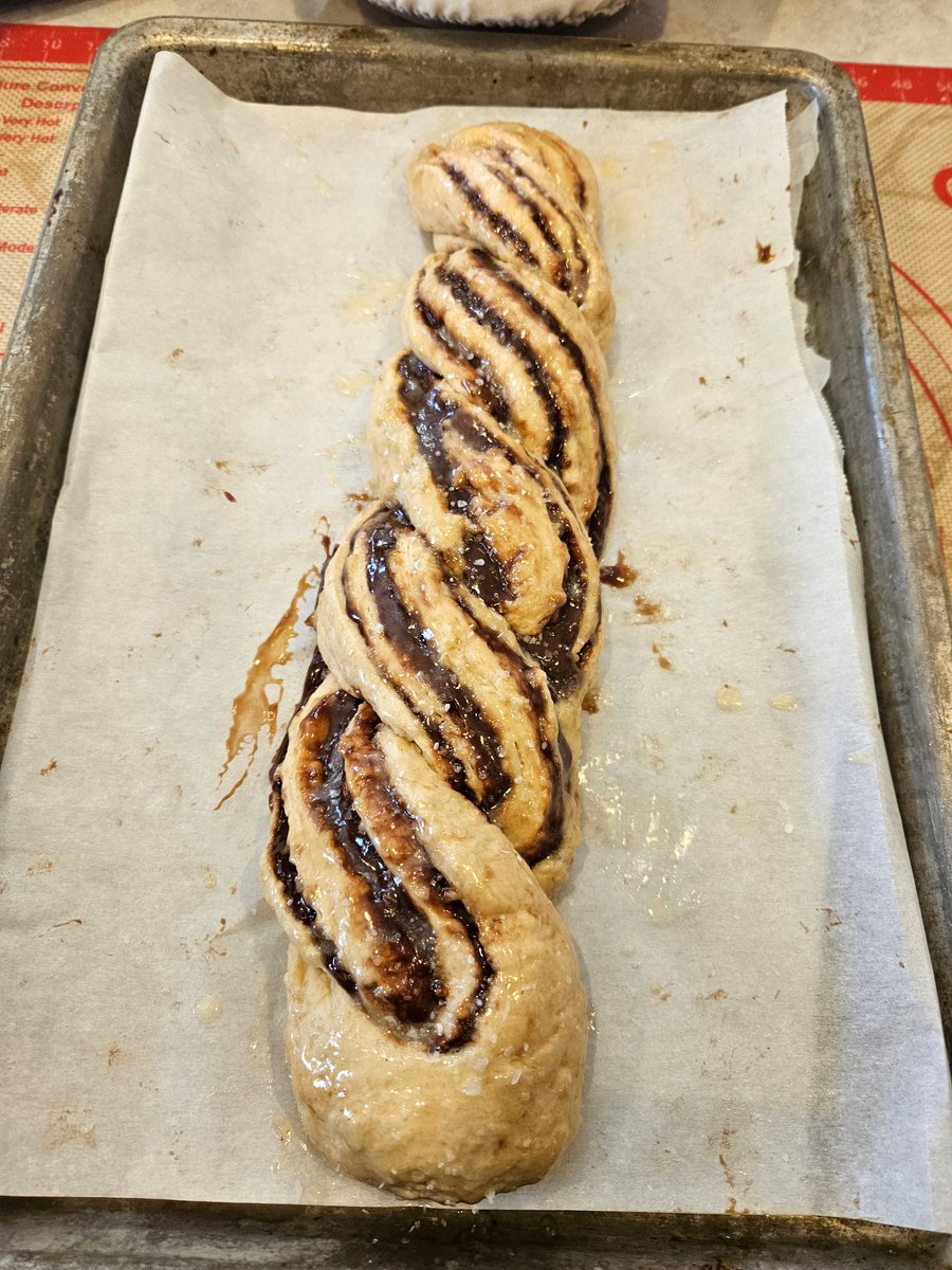ScottEwer's tweet photo. New recipe Salted Caramel nutella sourdough knot https://t.co/uwuf3LtG73