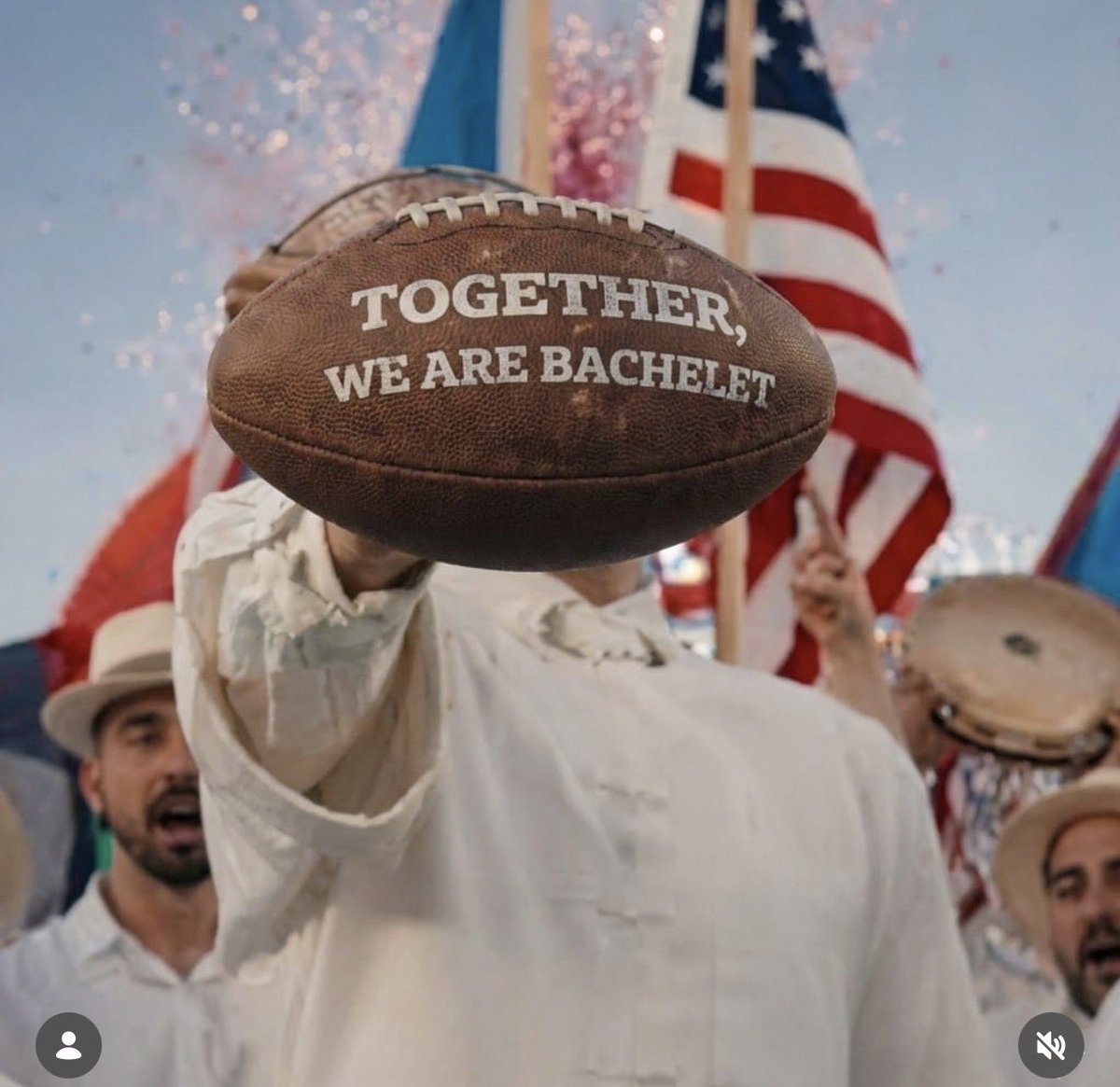 Benito Antonio alias Bad Bunny lo dijo: 
Juntos somos Bachelet
Porque cuando Latinoamérica se une, nadie nos para 💪🏼❤️