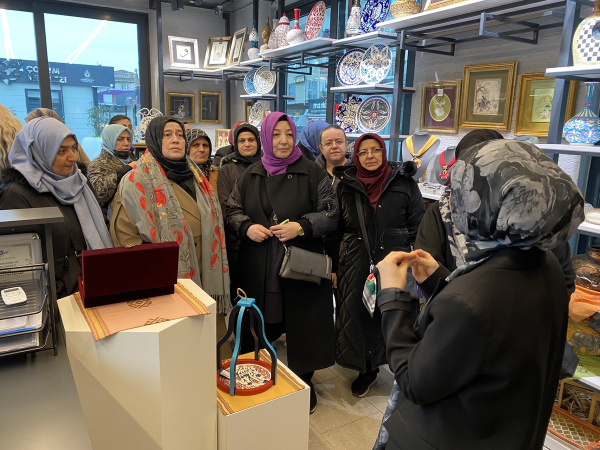 #HizmetYerindeGörülür projesi kapsamında teşkilat mensuplarımızla bugün; Site, Madenler, Adem Yavuz, Namık Kemal ve Yukarı Dudullu mahallelerimizle Belediyemizin bünyesindeki hizmet binalarını yerinde gördük. ⭐️

İlçemizin her mahallesine dokunan, sahadaki çalışmalarıyla