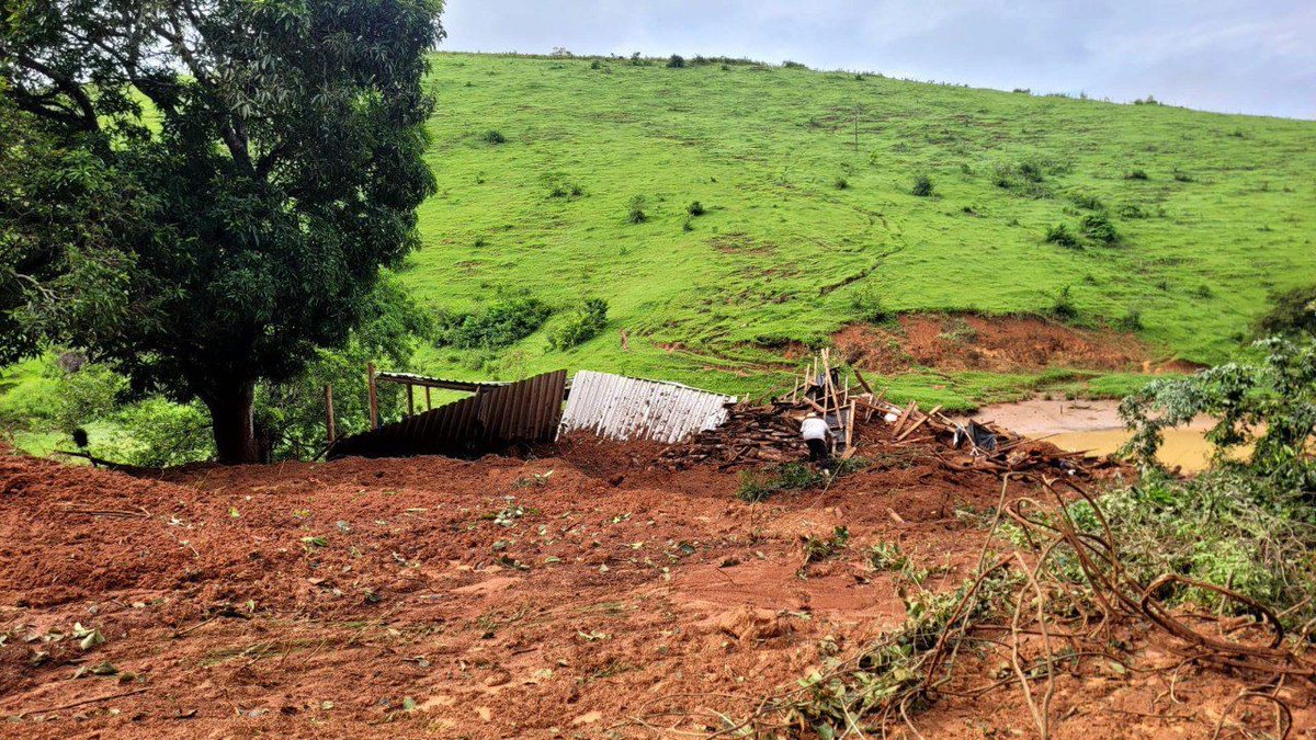 Quem era a família que morreu soterrada em deslizamento de terra que atingiu casa em MG >> glo.bo/54o8sru