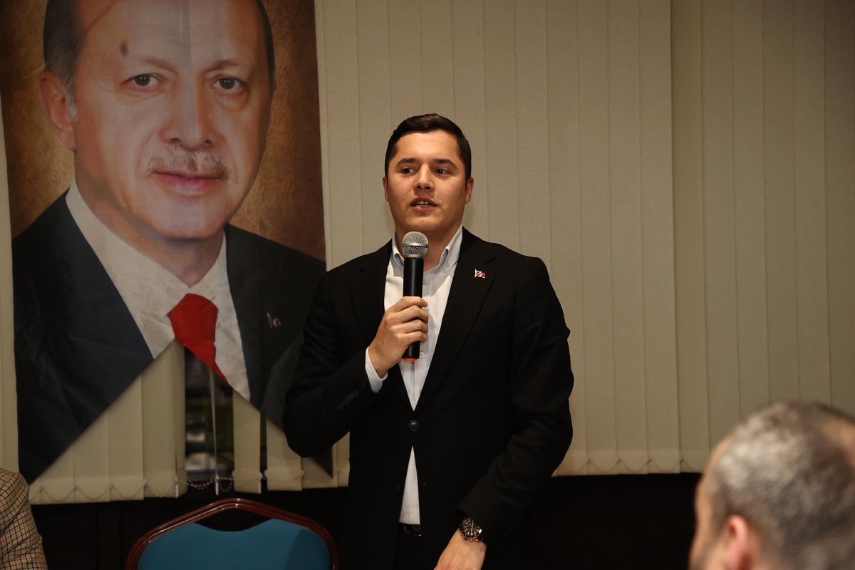 AkgencZburnu's tweet photo. Üç kademe toplantımızı Belediye Başkanımız Sayın Ömer Arısoy’un katılımıyla gerçekleştirdik. Zeytinburnu AK Parti ailesi olarak, ilçemizin bugünü ve yarını için durmadan, yorulmadan çalışmaya devam ediyoruz. https://t.co/DtvGCEzohA