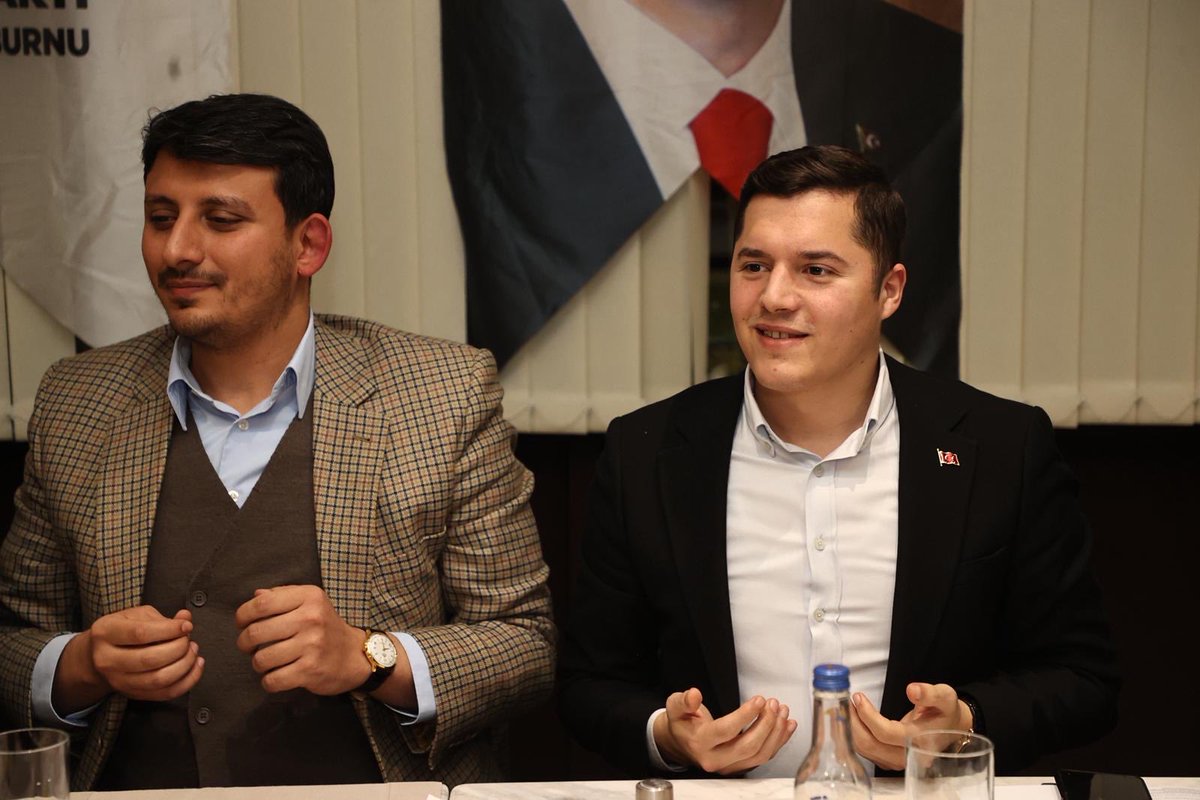 AkgencZburnu's tweet photo. Üç kademe toplantımızı Belediye Başkanımız Sayın Ömer Arısoy’un katılımıyla gerçekleştirdik. Zeytinburnu AK Parti ailesi olarak, ilçemizin bugünü ve yarını için durmadan, yorulmadan çalışmaya devam ediyoruz. https://t.co/DtvGCEzohA