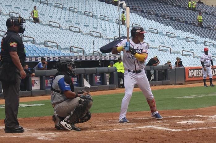 Ganamos !!!!
Panamá 7
Cuba       6
Ahora Águilas Metropolitanas (5-0) invictos en la Serie de Las Américas
