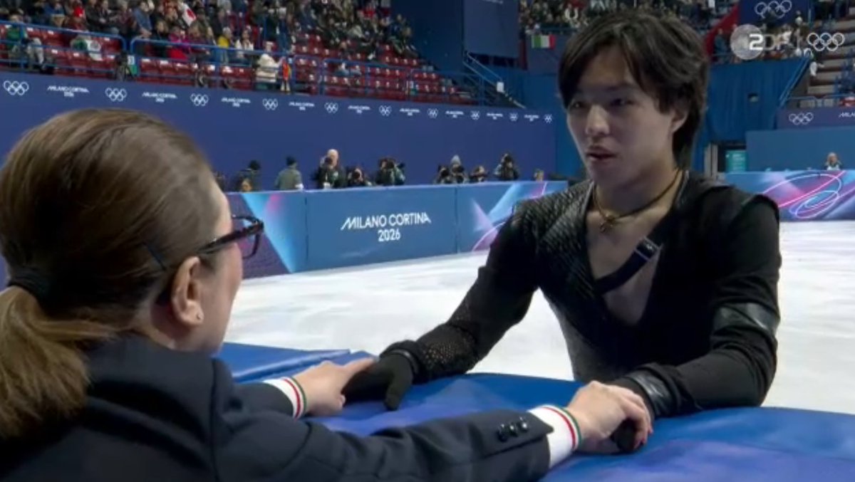 sportswaatcher's tweet image. watching figure skating for the first time, do they usually look like they're having a panic attack