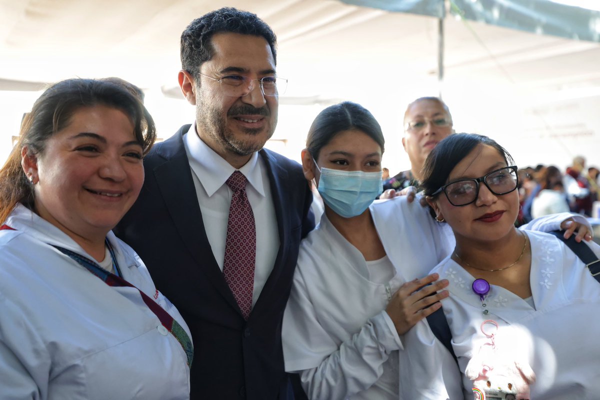 Acudí a la Clínica del <a href="/ISSSTE_mx/">ISSSTE</a> ubicada en Xalostoc, Estado de México.

Verifiqué como va la campaña de vacunación, supervisé el abasto de medicamentos en la Farmacia y escuché a derechohabientes y enfermeras.