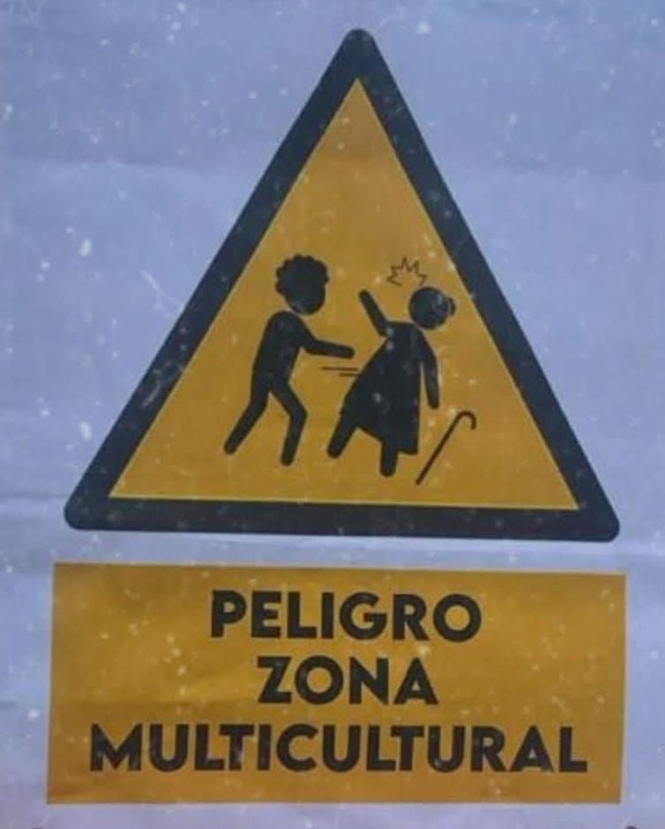 #Canarias | Lo que pintan mensajes contra los peninsulares o llaman a asesinar a los turistas, son los mismos que luego piden acabar con la "xenofobia de la ultraderecha" por unos carteles que relacionan delincuencia e inmigración.