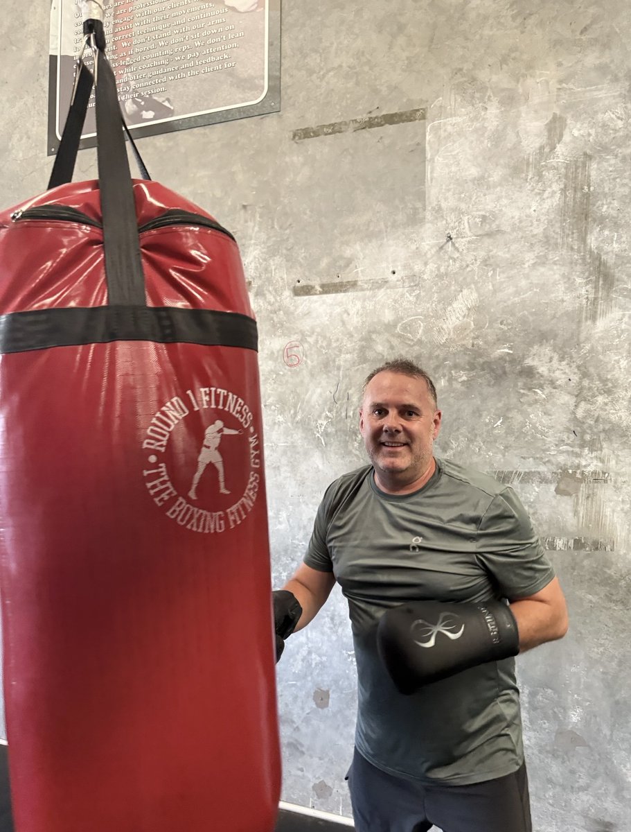 🥊 Boxing

Love Boxing? Keep it — just balance it.
2x Boxing + 1x Strength = fat loss, confidence, and long-term progress.
Enjoyment builds consistency. Consistency builds results.

#Boxing #Fitness #Round1Fitness