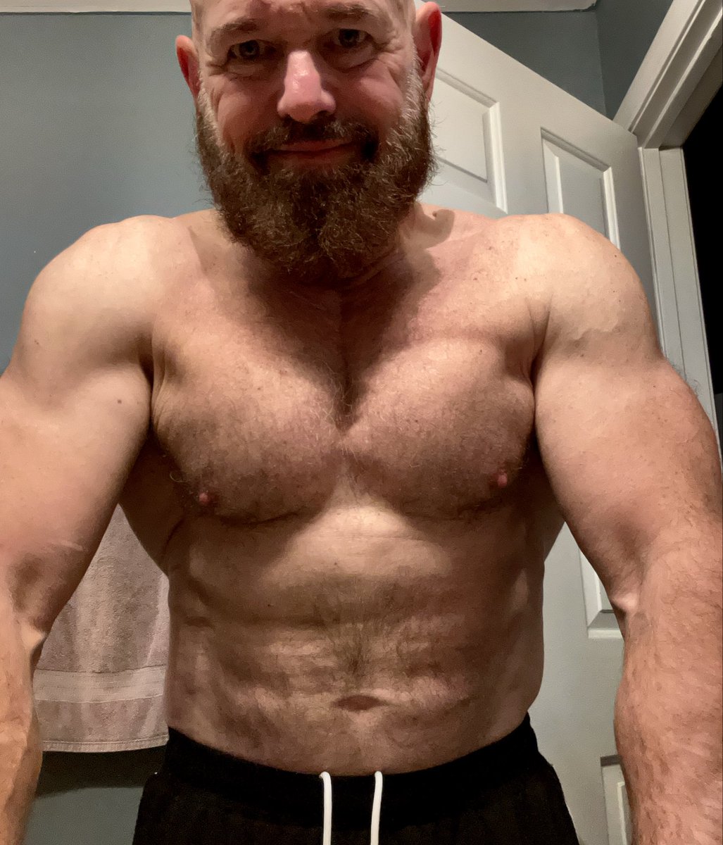PastorPaulB1's tweet photo. Great upper body session to kick off a new program: chest, shoulders triceps. Feeling the pump! #oldmanfitness #thisis67 https://t.co/Uco8Oz52zZ
