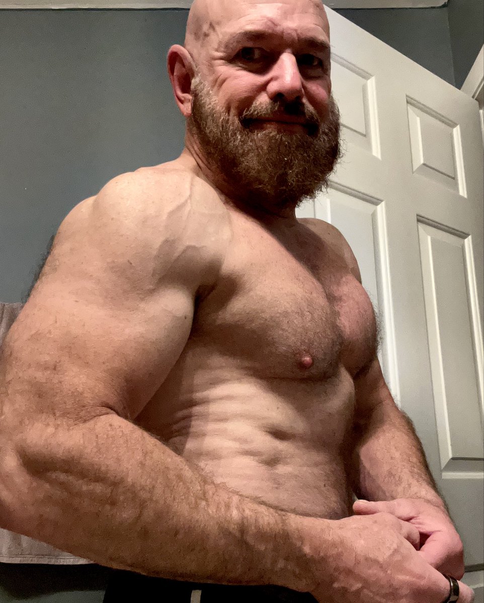 PastorPaulB1's tweet photo. Great upper body session to kick off a new program: chest, shoulders triceps. Feeling the pump! #oldmanfitness #thisis67 https://t.co/Uco8Oz52zZ