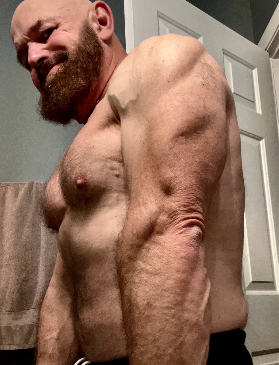 PastorPaulB1's tweet photo. Great upper body session to kick off a new program: chest, shoulders triceps. Feeling the pump! #oldmanfitness #thisis67 https://t.co/Uco8Oz52zZ