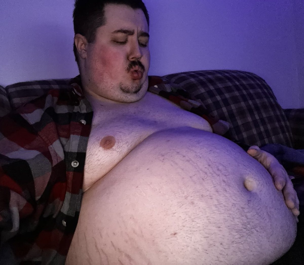 cornfedhog's tweet image. Stuffed to the brim tonight 😮‍💨😮‍💨😮‍💨 so much Thai food &amp;amp; 3 pints of ice cream 🤤