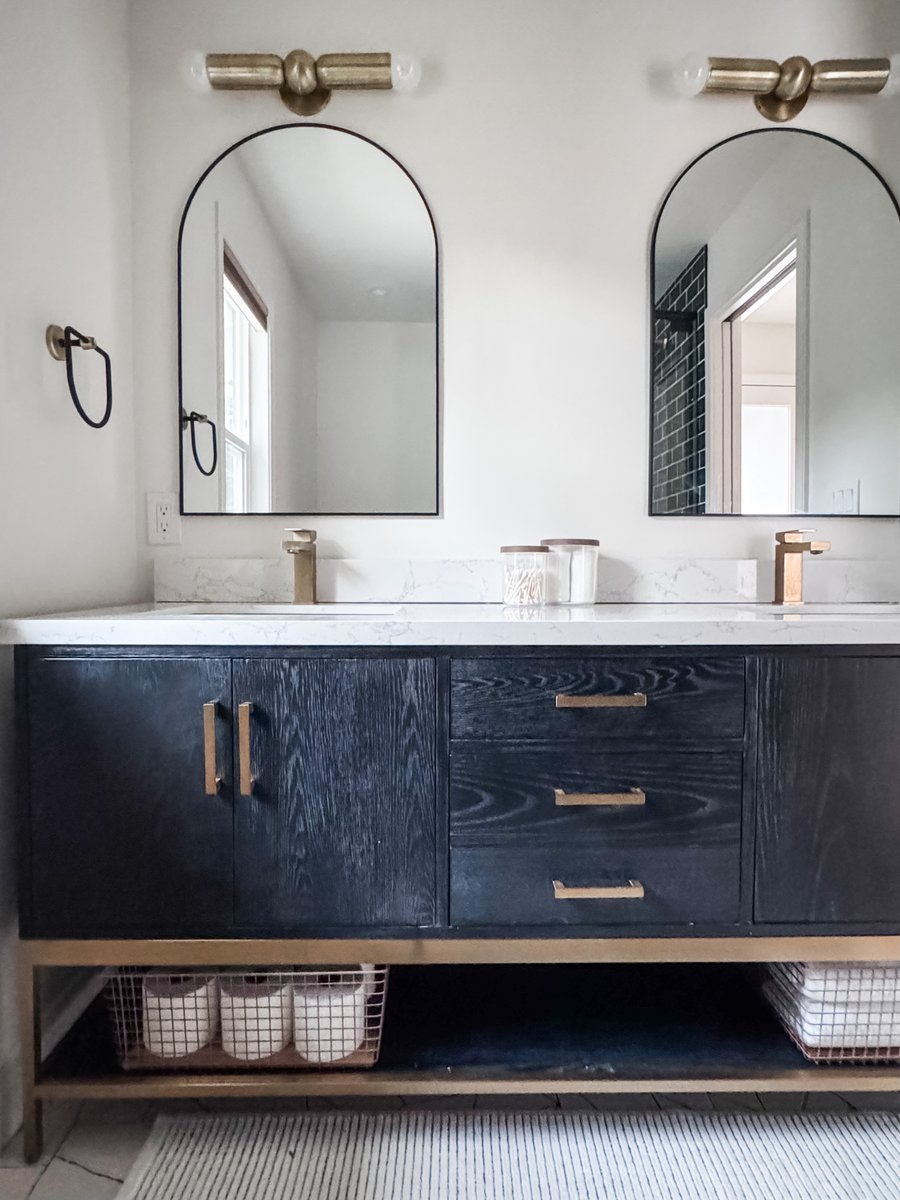 SimplyOrganize1's tweet photo. Patience is important when it comes to finding just the right storage items … and especially when you have an open, visible space you’re working with. This bathroom has an open shelf under the vanity and I found the perfect basket, but it took some time. These not only fit perfectly … they are the same color as the vanity details as well. LOVE!

Bins + Canisters found here:
https://t.co/sddmiMXI7v

xo,
Sam