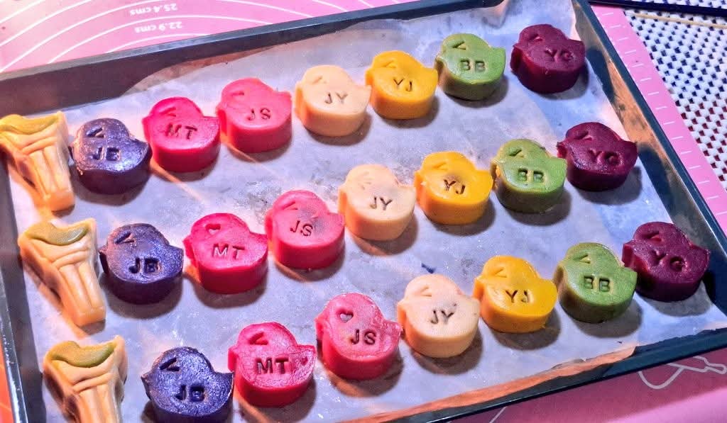 ⚠️ ฝากรีหน่อยค่าบบ

รับทำ กอว คอนเสิร์ตพี่มาร์ค
✨️ ทาร์ตอากาบง ทาร์ตนกเซ่
💰 ชิ้นละ 10฿
🍍ไส้สัปปะรด 🍓 ไส้สตอเบอรี่

สนใจ Dm ค่าบ 😊
#ทาร์ตวิชมี่บอมบ์ เจ้าอร่อย 🩷
#MarkTuanFanconBKK2026
#MarkTuan #GOT7
#ตลาดนัดอากาเซ่ 
#ตลาดนัดอากาเซ่got7