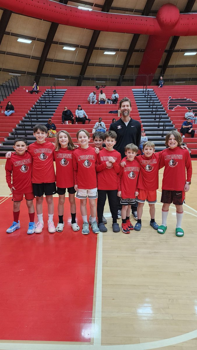 Munster_Sports's tweet photo. Halftime update for Munster Boys Basketball:
Munster 42
Calumet 31
Special thanks to the Munster Basketball Club for joining us tonight!
#futuresprogram #wearemunster #rollstangs https://t.co/V7Vol4YBcS