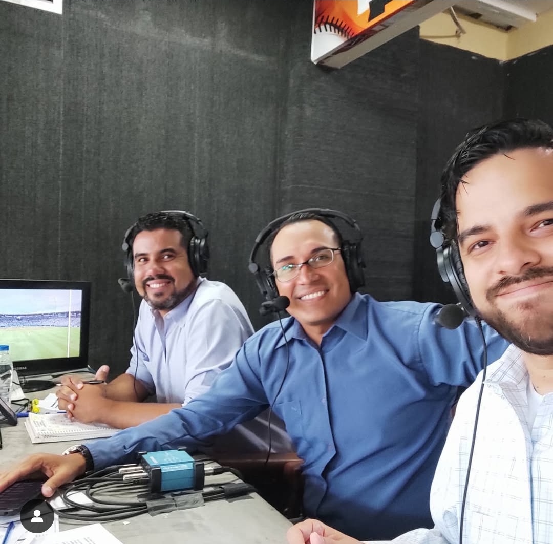 Mijo, como siempre me decías...

Nos tocó debutar en pantalla en tu casa, y aunque desde un comienzo preferiste estar tras cámaras; el éxito te llevo al frente para compartir tu conocimiento y profesionalismo. 

Descansa y gracias por ser un luchador.

Paz a tu alma, @gabochavez