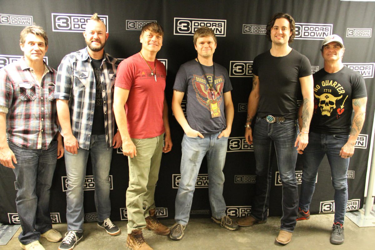 Cobalt the Rockin' Wolf tweet media