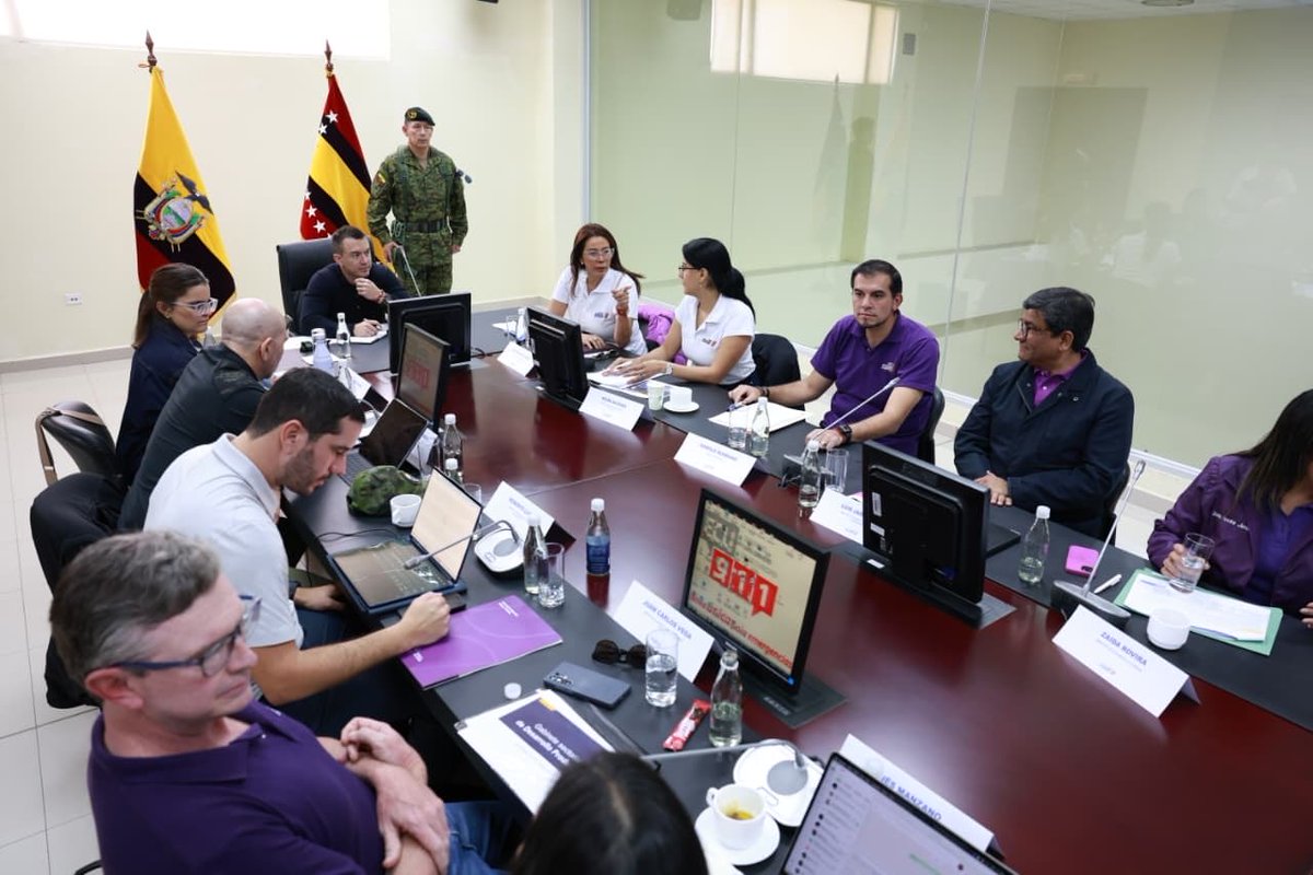 El Gobierno Nacional llega a Loja. 🇪🇨
Bajo el liderazgo del Presidente <a href="/DanielNoboaOk/">Daniel Noboa Azin</a> evaluamos avances y fortalecemos el trabajo en territorio.
Con orden y trabajo en equipo, seguimos presentes en cada rincón del Ecuador.