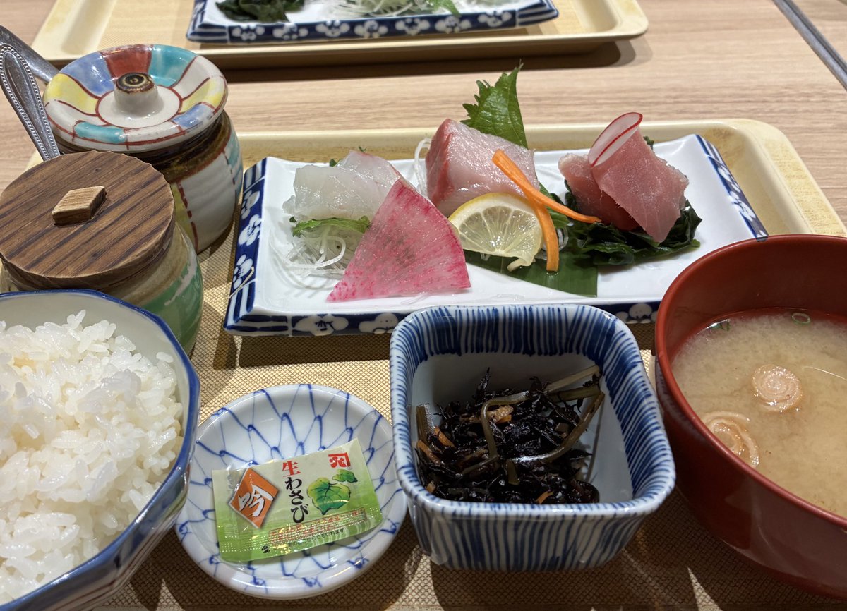 kyunex7's tweet photo. くわたけさん@every_card_fair と朝ごはんデート！

この安さで明太子も高菜もご飯も味噌汁も食べ放題ならそり���並ぶな

最高の朝でした https://t.co/GrMtSiGONe