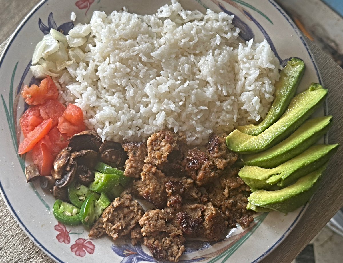 Robotvirgin's tweet photo. Vegan Bowl: Impossible Spicy Ground Sausage, Avocado, Rice, Mushrooms, Jalapenos, Onion &amp; Spices!!!

.
.
.
.
.
.
.
.
#impossiblesausage #impossiblegroundmeat
#avocado #avocadolover #vegan #veganfood #plantbased #veganism #impossiblemeat #impossibleburger #veganmeat #veganbowls https://t.co/yEN28mCrXk