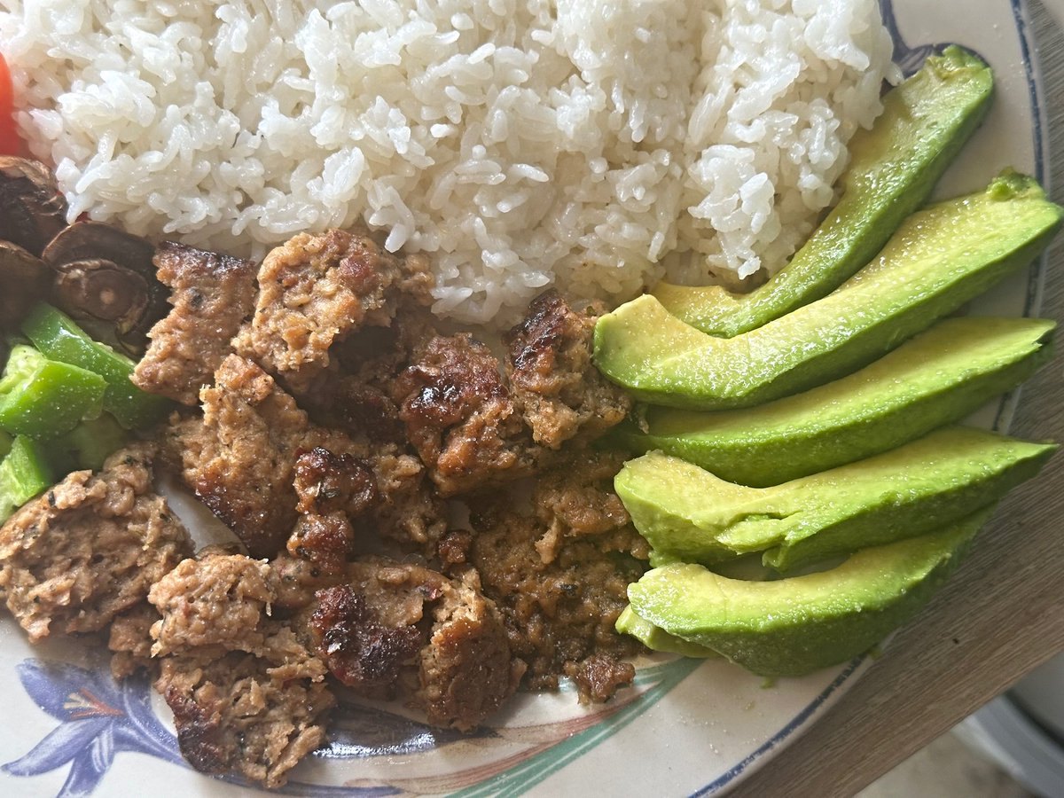 Robotvirgin's tweet photo. Vegan Bowl: Impossible Spicy Ground Sausage, Avocado, Rice, Mushrooms, Jalapenos, Onion &amp; Spices!!!

.
.
.
.
.
.
.
.
#impossiblesausage #impossiblegroundmeat
#avocado #avocadolover #vegan #veganfood #plantbased #veganism #impossiblemeat #impossibleburger #veganmeat #veganbowls https://t.co/yEN28mCrXk