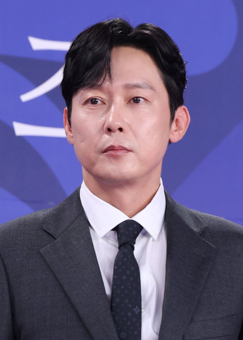 [단독] ‘믿고 보는’ 박병은 ‘가족계획2’ 합류…류승범과 배턴터치 naver.me/IGsT9xMe

박병은이 연기하는 인물은 백철희 역과는 다른 새 캐릭터, 백철용이다. 선역으로 알려진 인물로, 백철희와의 관계에 궁금증이 쏠린다.