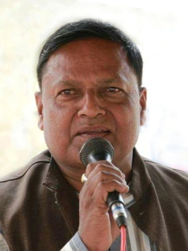 मतदानका बेला आग्रह होइन विवेकको प्रयोग गरौँ । पार्टीले उठायो भन्दैमा उम्मेदवारको पृष्ठभूमि नचिनी मत दिनु अज्ञानता हो । सुनसरी २ बाट उम्मेदवारी दिएर राजीव कोइरालाले हाम्रो निर्वाचन क्षेत्रको सम्मान बढाएका छन् । उनलाई लोकप्रिय बहुमतबाट विजयी बनाएर जिल्ला र राष्ट्रको इज्जत बढाऔँ ।