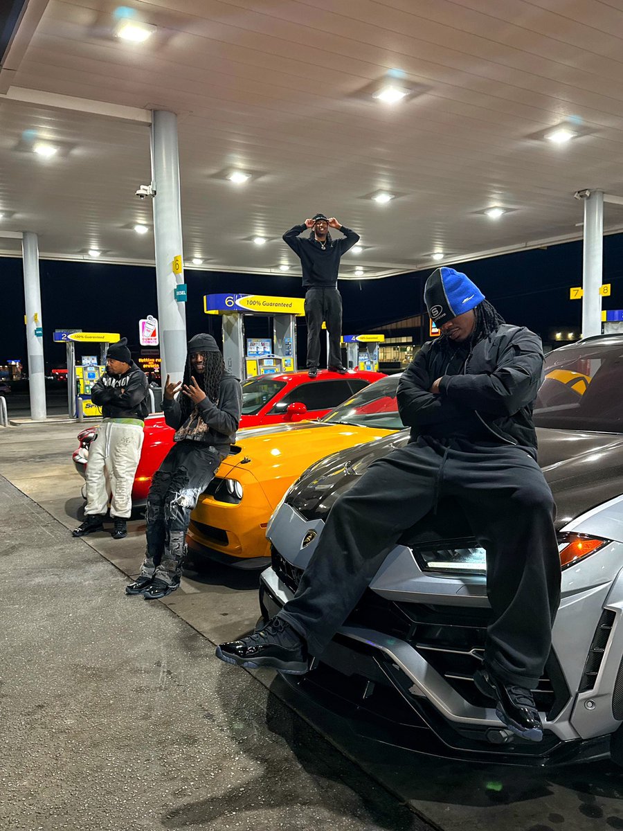 AMPexclusive's tweet photo. DUKE OUTSIDE W/ DEEBLOCK IN HIS LAMBO 🔥 https://t.co/k4N62BT98m