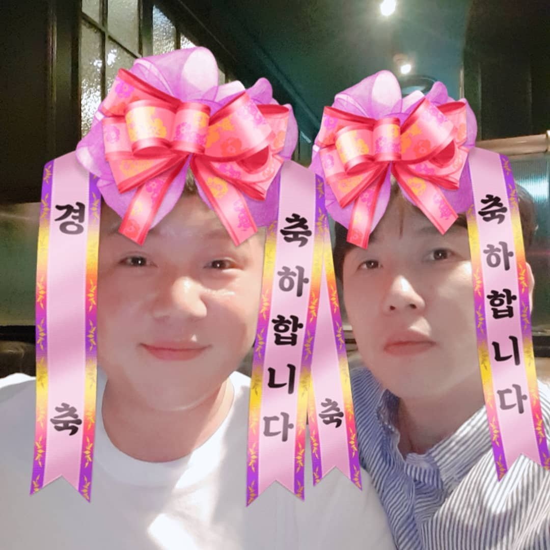 imbcenews's tweet photo. 조세호, 남창희와 의리 지킨다…결혼식 사회자 활약 예고 [공식입장] 
#조세호 #ChoSaeho #남창희 #NamChangHee #결혼식 
#사회자예고 #비연예인 #결혼 #품절남 #절친 #iMBC연예 

소속사 A2Z엔터테인먼트 관계자는 11일 오전 iMBC연예에 "조세호가 남창희 결혼식 사회자로 활약할 예정"이라고 밝혔다.

이어 소속사 측은 "남창희가 조세호 결혼식의 사회를 맡았을 뿐 아니라 두 사람이 20년 넘게 인연을 맺어오고 있는 만큼, 조세호 역시 남창희의 부탁에 응하게 됐다"라고 설명했다.

남창희는 앞서 이달 초 라디오를 통해 결혼 소식을 전한 바 있다. 

남창희는 "내가 품절남이 된다. 여러분의 조용한 관심 속에 만나오던 그 분과 결실을 맺게 됐다. 둘이서 하나의 길을 걷기로 약속을 했다"고 전했다.

🔗https://t.co/leUkSERK8m
