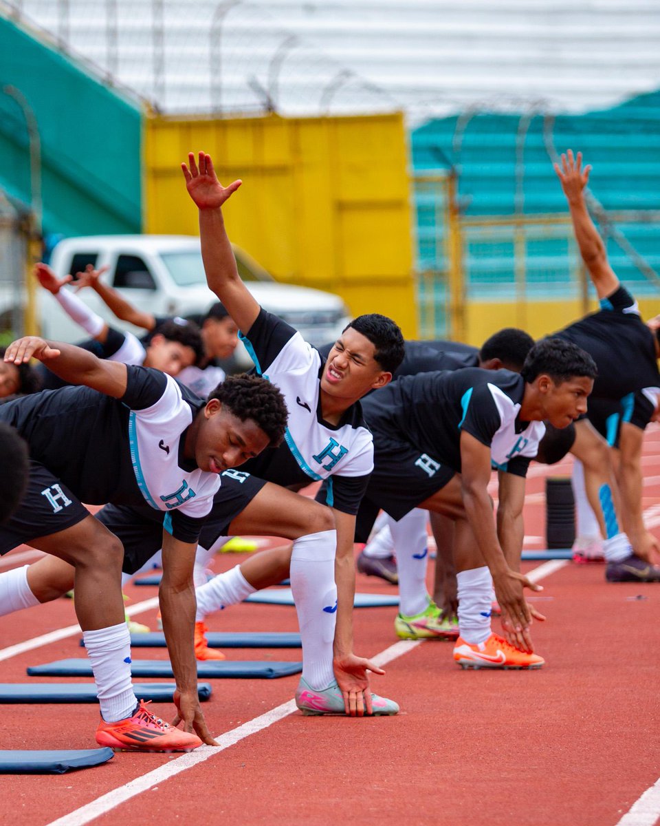 FFH_Honduras's tweet photo. 🔥 Listos para el partido decisivo 🇭🇳⚽️
La H Sub-17 entrenó en el 🏟️ Francisco Morazán en el - 1️⃣ del duelo clave ante Bermuda 🇧🇲.
Mañana nos jugamos la clasificación al Mundial de Qatar 2026 🌍
💙 ¡Acompañemos a los #Cipotes desde las gradas!
#LaH #HU17 #PremundialU17 #RumboAQatar2026 🇭🇳🔥