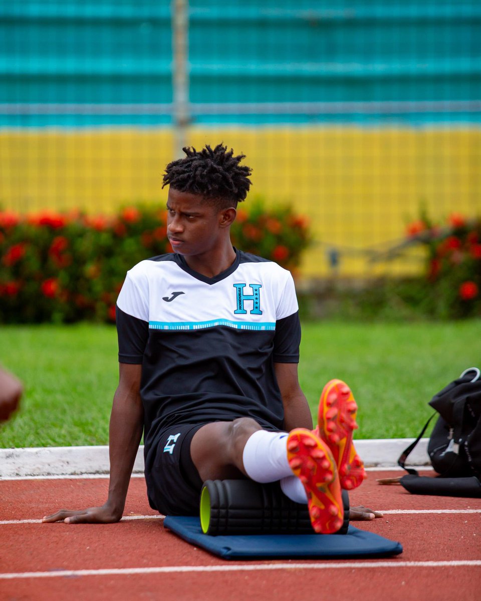 FFH_Honduras's tweet photo. 🔥 Listos para el partido decisivo 🇭🇳⚽️
La H Sub-17 entrenó en el 🏟️ Francisco Morazán en el - 1️⃣ del duelo clave ante Bermuda 🇧🇲.
Mañana nos jugamos la clasificación al Mundial de Qatar 2026 🌍
💙 ¡Acompañemos a los #Cipotes desde las gradas!
#LaH #HU17 #PremundialU17 #RumboAQatar2026 🇭🇳🔥