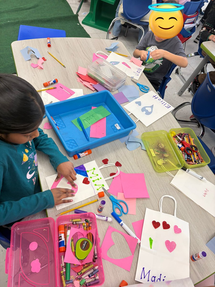 _missryder's tweet photo. Today we visited our Kindergarten buddies, Mrs. Carros’ class, and made Valentine’s Day bags! 💞💕❤️
@CMSmtolive https://t.co/3YBa18ulj9