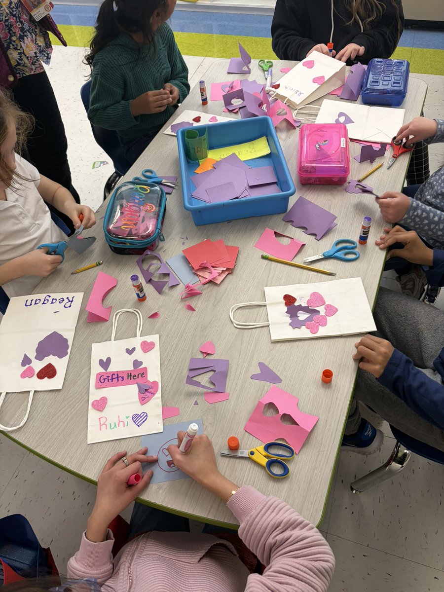 _missryder's tweet photo. Today we visited our Kindergarten buddies, Mrs. Carros’ class, and made Valentine’s Day bags! 💞💕❤️
@CMSmtolive https://t.co/3YBa18ulj9