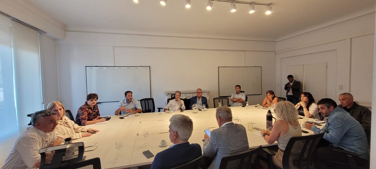 aperaok's tweet photo. APeRA, con su vicepresidente, José Di Mauro, y presidente,  Fernando Ramírez, defendió en el Congreso el Estatuto del Periodista: "Representa una identidad como periodistas. Nos define como tales y al proponer derogarlo nos están sacando el DNI como periodistas", dijo Ramírez. https://t.co/oRVOXiXXdq