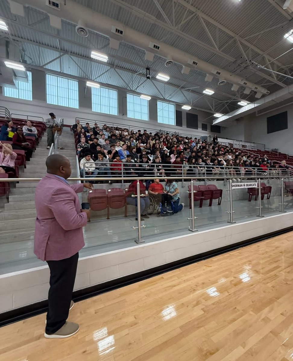MrMaxSmith1's tweet image. Thank you to Sherman HS for the warm welcoming and hospitality shown to Sherman MS  today. The entire event was run perfectly, and the school spirit was exceptional. #SMS #OneTeam #OnePurpose