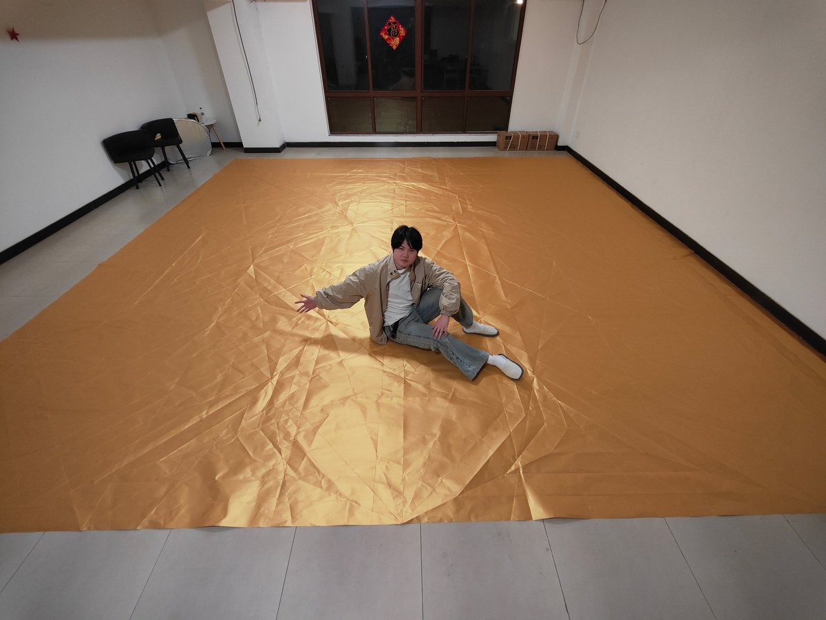 This four-winged Pegasus, which was designed by me, was folded from a square paper with a side length of 6.2 meters.
Led by me, with the assistance of Xuanyuan, Ziliang and Pan Hang, it is now on display at the Tourist Center of Yanguan Ancient Town, Zhejiang Province, China.