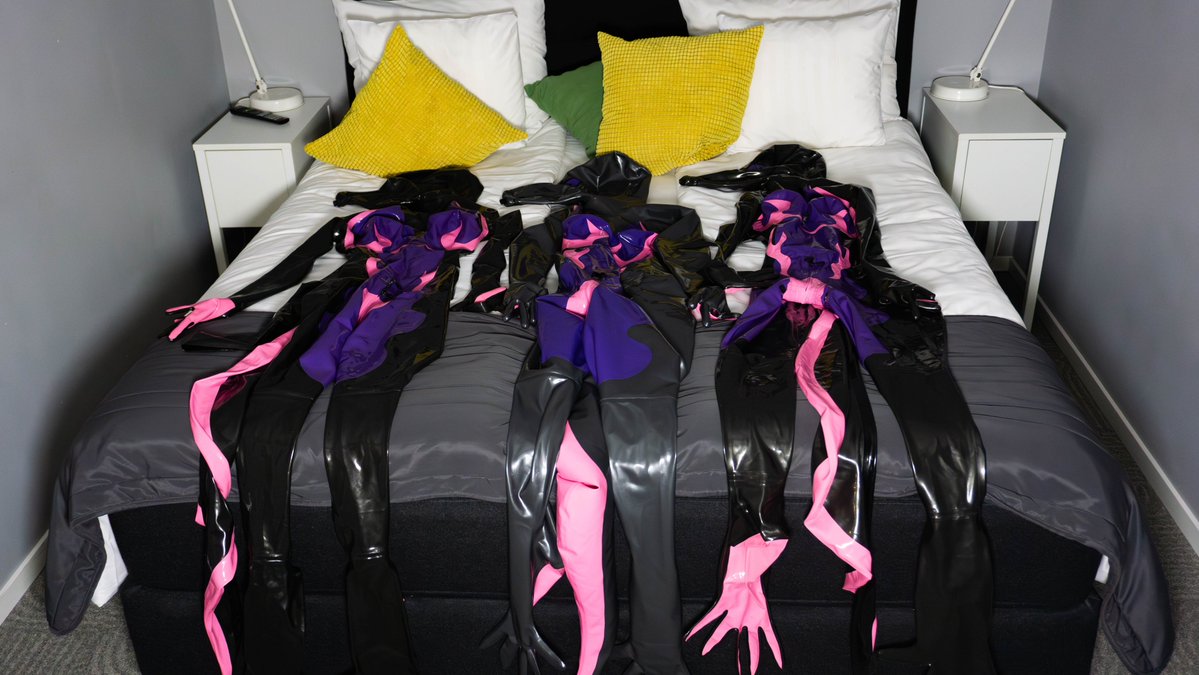 You have three suits, pick one, but be careful. One has glue, one has a lock and one is alive and won't let you leave...

#LatexPokemon #latexSalazzle