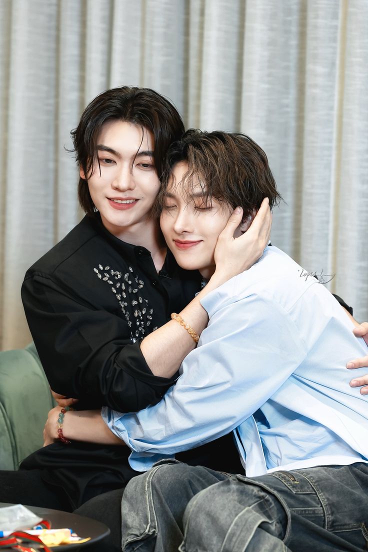 I love you BossNoeul 
let's stay together forever 🩷

BOSSNOEUL 4EVER
#BN4thAnniversary