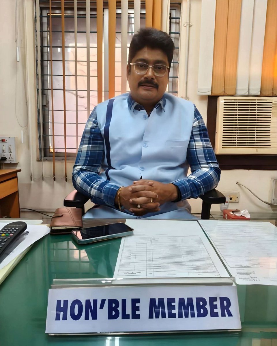 PSC- র নতুন Hon'ble Member দিগন্ত বাগচী।
ইনি বর্তমানে বাংলা  TV Serial করেন। ইনি ঠিক কোন জাদুবলে আর কি যোগ্যতায় এই পদ পেয়েছেন জানা নেই.... এখন প্রশ্ন হলো PSC-এর ইন্টারভিউ বা PSC পরীক্ষা দিতে 
কি অভিনয় জানলেই হবে?

<a href="/me_sourish_/">Sourish Mukherjee</a> <a href="/annodomin1/">Kacha Kala</a> <a href="/NilotpalMukher6/">Nil Mukherjee(Modi Ka Parivar)</a> <a href="/NMukherjee6/">Naren Mukherjee</a> <a href="/JasBJP/">Jaswant Singh</a>