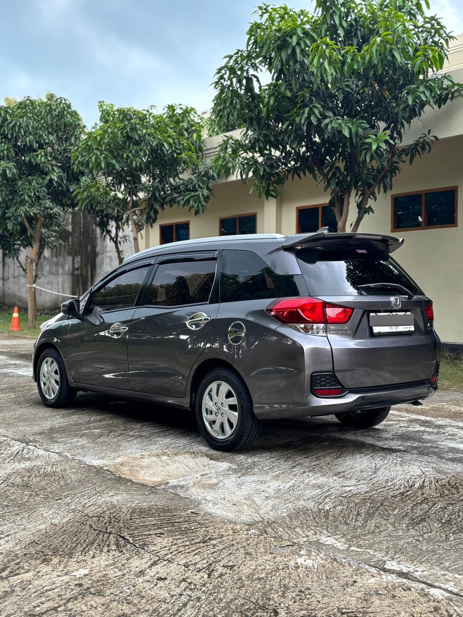 MasMasBiassaa's tweet photo. Rumus mengetahui mobil Honda yang overprice itu kira kira sebagai berikut :

Brio : Mobil
HRV : Brio rajin ngegym sama dikasih protein pembesar otot
WRV : Adiknya HRV cuman dia stunting
Mobilio : Brio setelah rajin renang jadi dia memanjang
BRV : Mobilio yang rajin ngegym jadi selain panjang juga jadi agak berisi
CRV : Mo gimana gimana, emang udah bongsor sejak lahir aja dia...
-----------------------------
Honda Brio Wagon E new facelift 2018

Transmisi manual.
Tangan kedua AD klaten, tangan pertama Jogja
Pajak hidup masih panjang
Mesin prima sangat terawat
Kilometer baru berjalan 115rb asli record
Buku dan kunci serep lengkap
Cover jok dpt 2 cover jok ori dan kulit
Kondisi full original dan siap pakai
Bergaransi tidak bekas laka dan banjir

Harga cash 147jt nego
Harga credit 137jt

https://t.co/9KgdzMcHuX