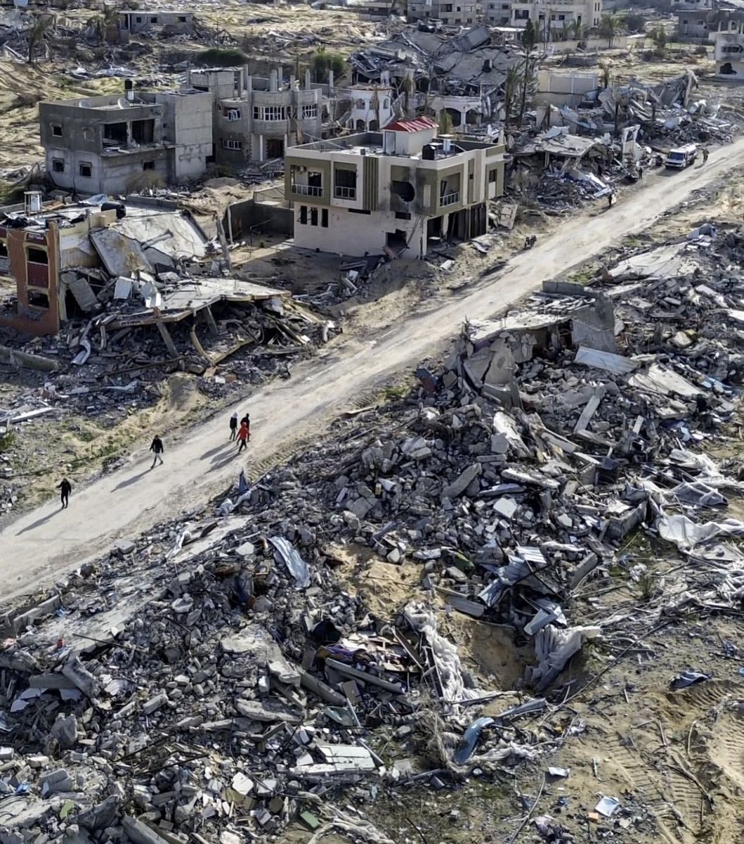Linha pessoal de corte: qualquer pessoa que se dedicou a tentar defender que não teria sido Israel a bombardear o hospital Al-Shifa (lembram dos dias longos gastos nessa “polêmica”?) precisa, antes de tudo, apontar onde ficava o Al-Shifa nessas fotos pra que eu ouça qualquer