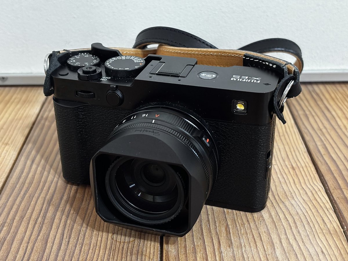 nimograph's tweet photo. XF23mm f2.8 R WRのフード。オリエンタルホビーの角形に落ち着きました。 https://t.co/O1bRXoDam1