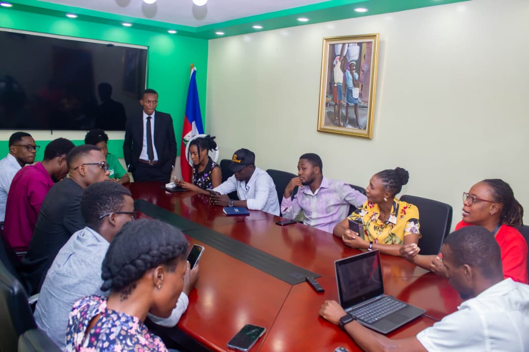 Lo51890Fritzson's tweet image. E-Militance se yon bèl pwojè nimerik Pati Politik EDE mete sou pye. Se yon gwo onè pou mwen fè pati komite k ap pilote inisyativ sa a pou ranfòse patisipasyon ak angajman politik nan peyi a.
#Angajman #EMilitance #EDE