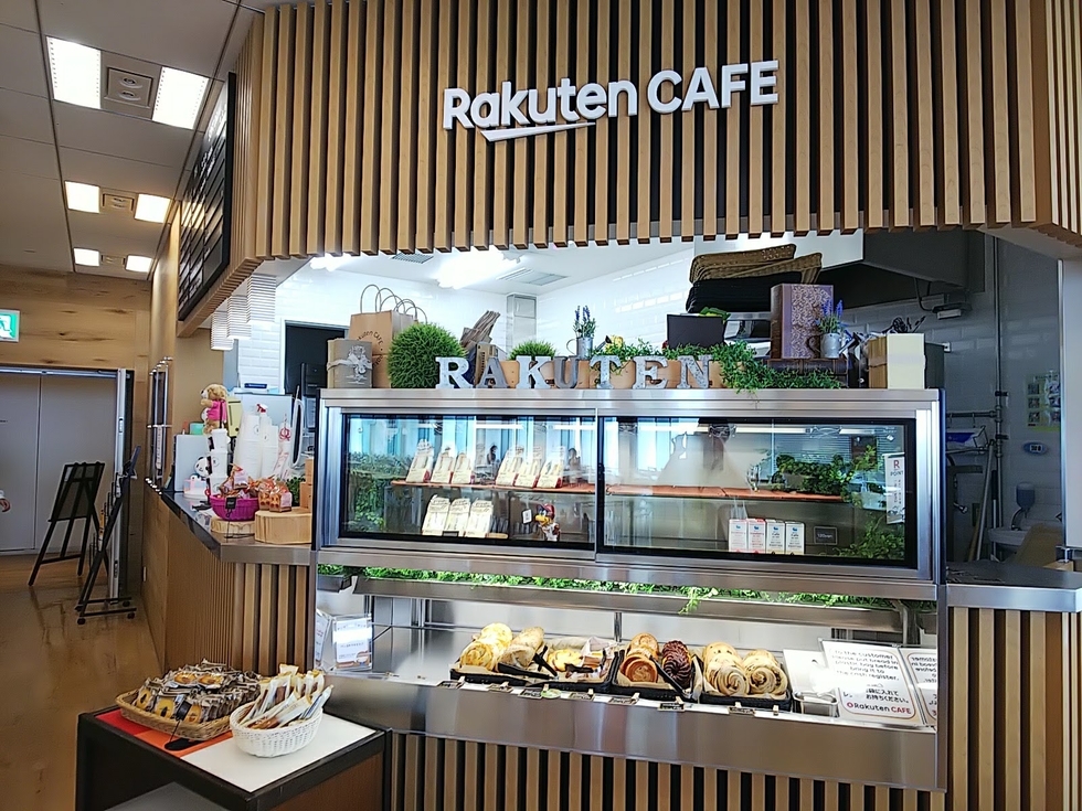 RakutenStrategy's tweet photo. 楽天あるある☕️

カフェテリアのコーヒー、意外とおいしい。
しかも期間限定メニューが登場することも。
バレンタイン限定メニューに出会える日も…！💝

仕事の合間のちょっとした楽しみが、良いリフレッシュに。
集中力や生産性を高めるための、戦略的な環境づくりです。✍

#就活 #新卒採用 https://t.co/HTttDDgjwT