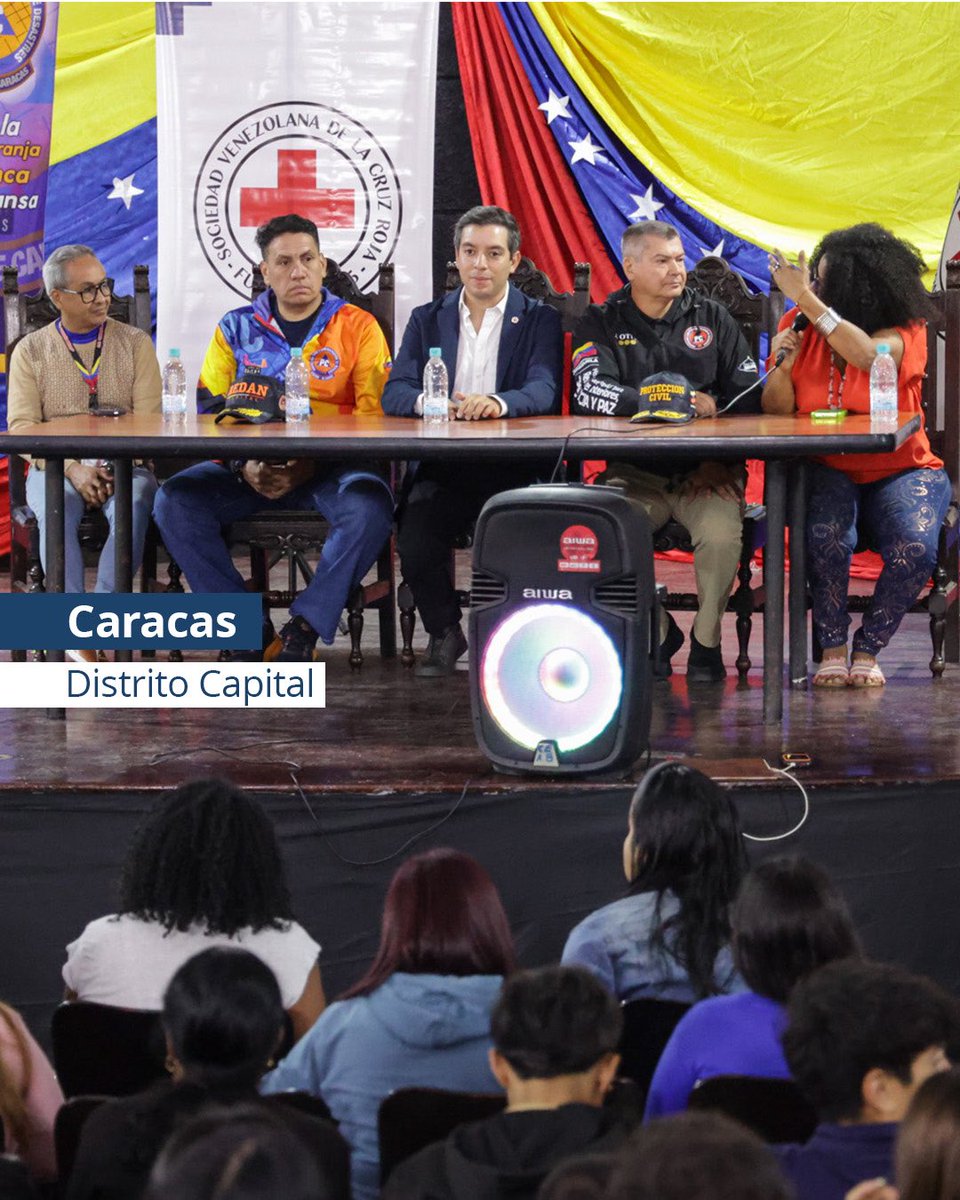 CruzRojaVe's tweet photo. Luis Manuel Farías @Luisfariasv, presidente de la @cruzrojave, explicó que esta alianza responde a la necesidad de proteger la vida desde la preparación y la prevención, por lo que los talleres abordan planes integrales ante eventos adversos y conformación de brigadas escolares. https://t.co/NMqRLG1w2C