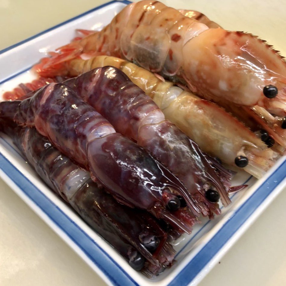 濃厚な味で甘みと旨みの強い幻のエビ、ぶどうエビとボタンエビ。築地
