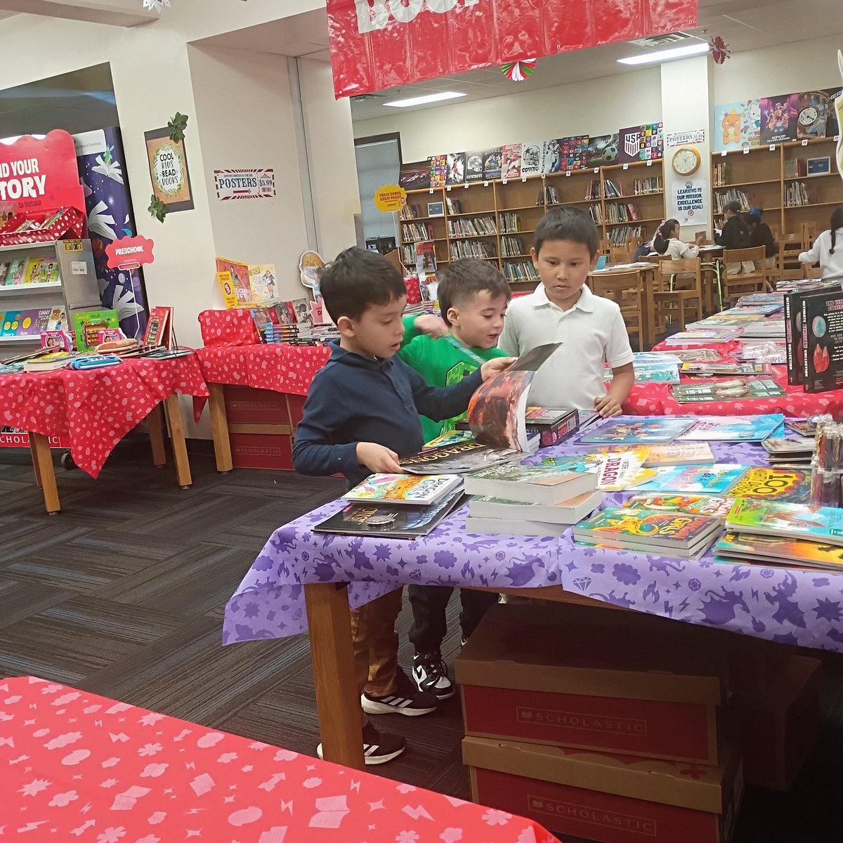 theShelfieQueen's tweet photo. Day 2 - of our Scholastic Book Fair was awesome over 60 kids visited and purchased books๐ Sales were through the roof ๐ฅฐ
@cochran_school @EDAmaya04 @DISD_Libraries
#CochranColts https://t.co/UBtwmBTW9k