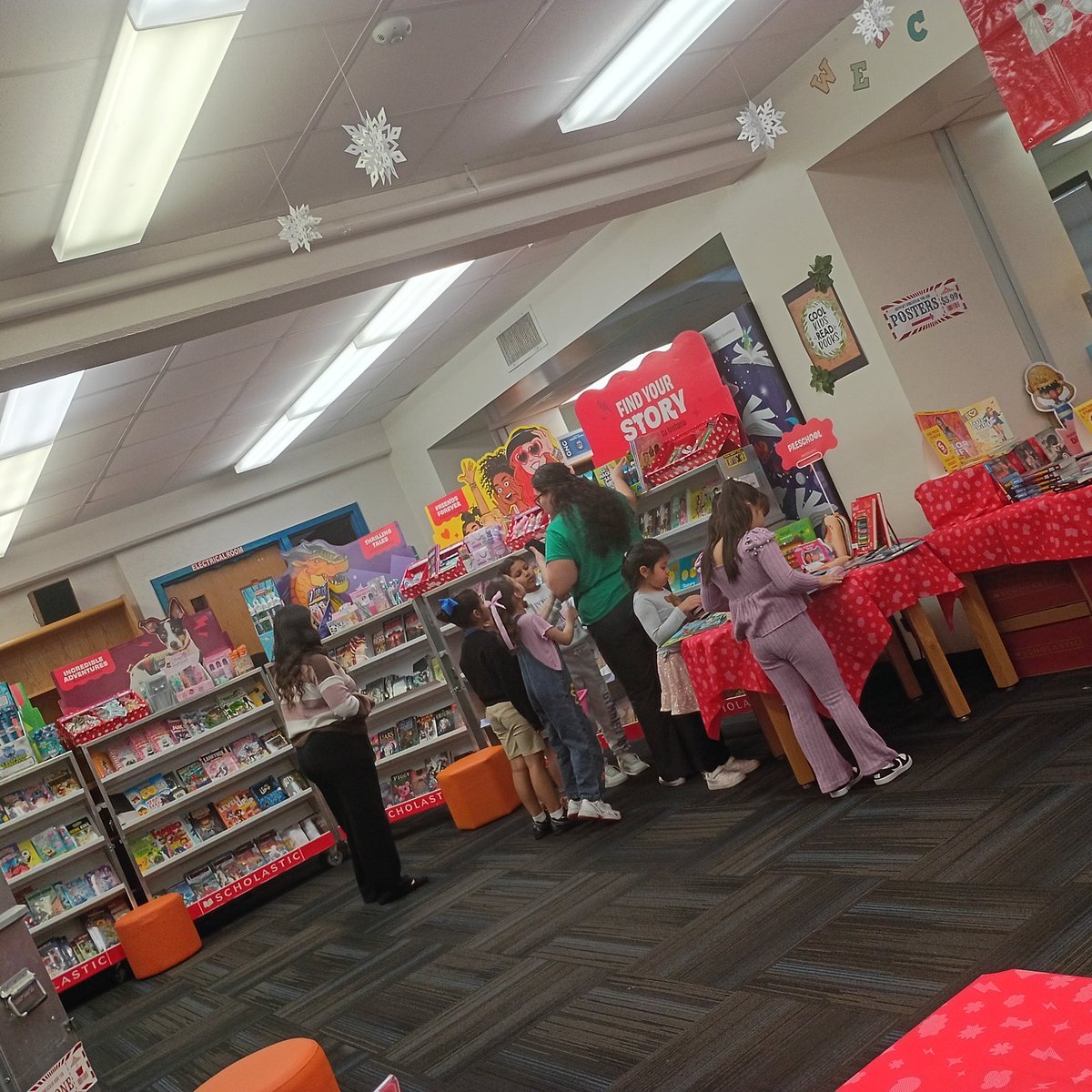 theShelfieQueen's tweet photo. Day 2 - of our Scholastic Book Fair was awesome over 60 kids visited and purchased books๐ Sales were through the roof ๐ฅฐ
@cochran_school @EDAmaya04 @DISD_Libraries
#CochranColts https://t.co/UBtwmBTW9k