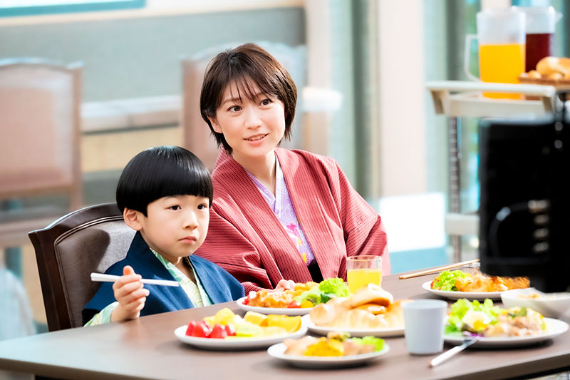 BUBKA_WEB's tweet photo. #大島優子 #じゃらん
旅好き大島優子さん
✈️結婚後の旅行ライフの変化を明かす
✍️「事前に夫婦でかなり調べます」
🔻インタビュー＆CMカット
https://t.co/4VITomIHbf https://t.co/bgNVN6TBrt
