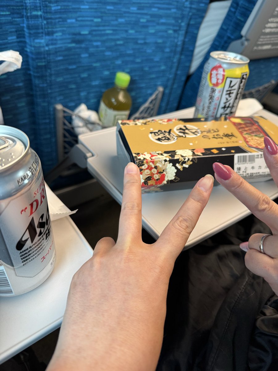 we_versailles's tweet photo. Liberty busツアーファイナルに向けて福岡へ出発🚄💨
盛大に盛り上がってきます📣✨🩷
#島谷ひとみ
#福岡 https://t.co/XHJ4jAw5bo