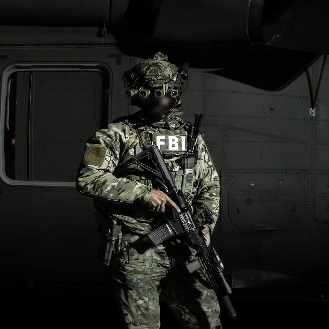 HoursCheckmate's tweet photo. The FBI HRT (Hostage Rescue Team) doesn't fuck around!
#nancygutherie #FBIHRT #Tucson https://t.co/o5tcISVQK0